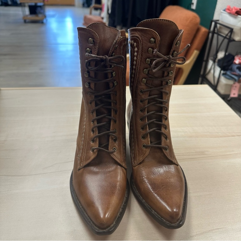 Women’s Vintagr Brown Leather Lace-Up Western Boots - Picture 3 of 13